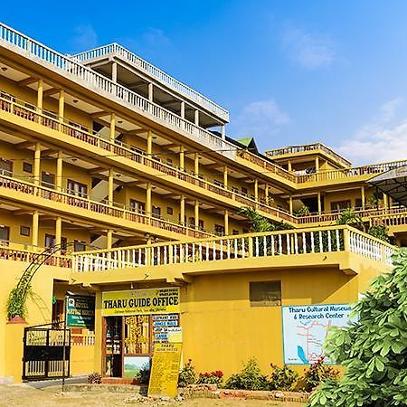 Hotel Nature Heritage Chitwan Eksteriør billede