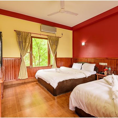 Hotel Nature Heritage Chitwan Eksteriør billede